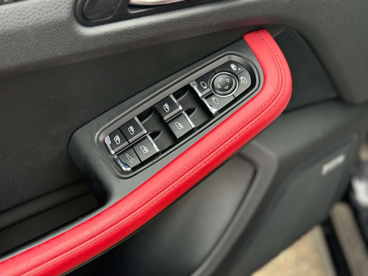 2015 Porsche Macan TURBO   NO ACCIDENT   BOSE SOUND   RED INTERIOR   VENTILATED F SEATS Photo