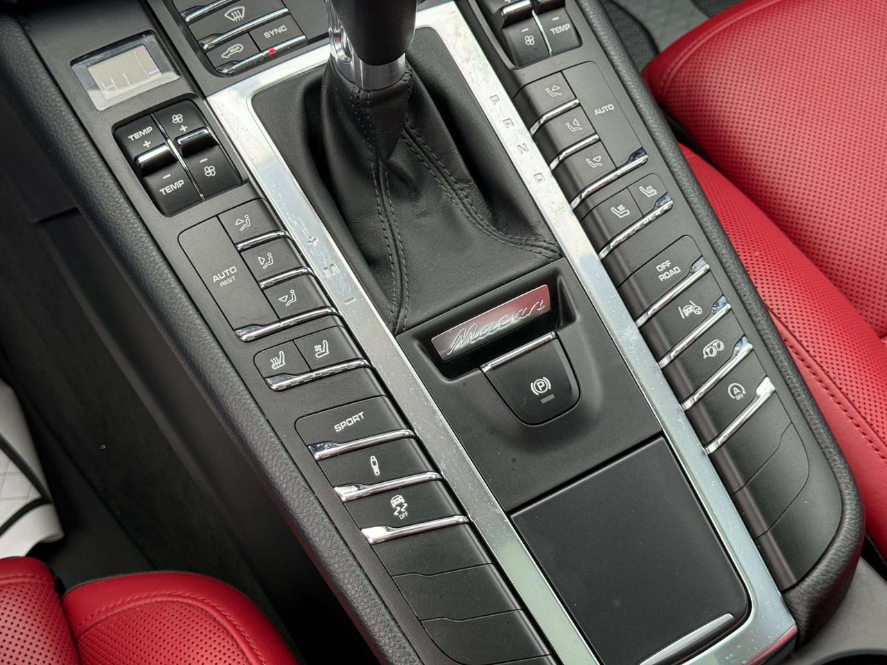 2015 Porsche Macan TURBO   NO ACCIDENT   BOSE SOUND   RED INTERIOR   VENTILATED F SEATS Photo