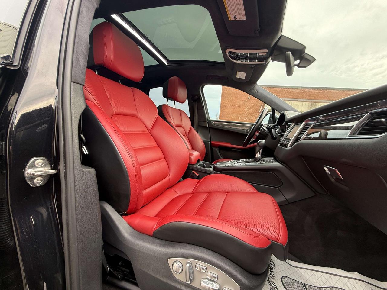 2015 Porsche Macan TURBO   NO ACCIDENT   BOSE SOUND   RED INTERIOR   VENTILATED F SEATS Photo
