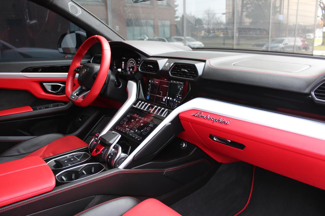 2020 Lamborghini Urus  Photo4