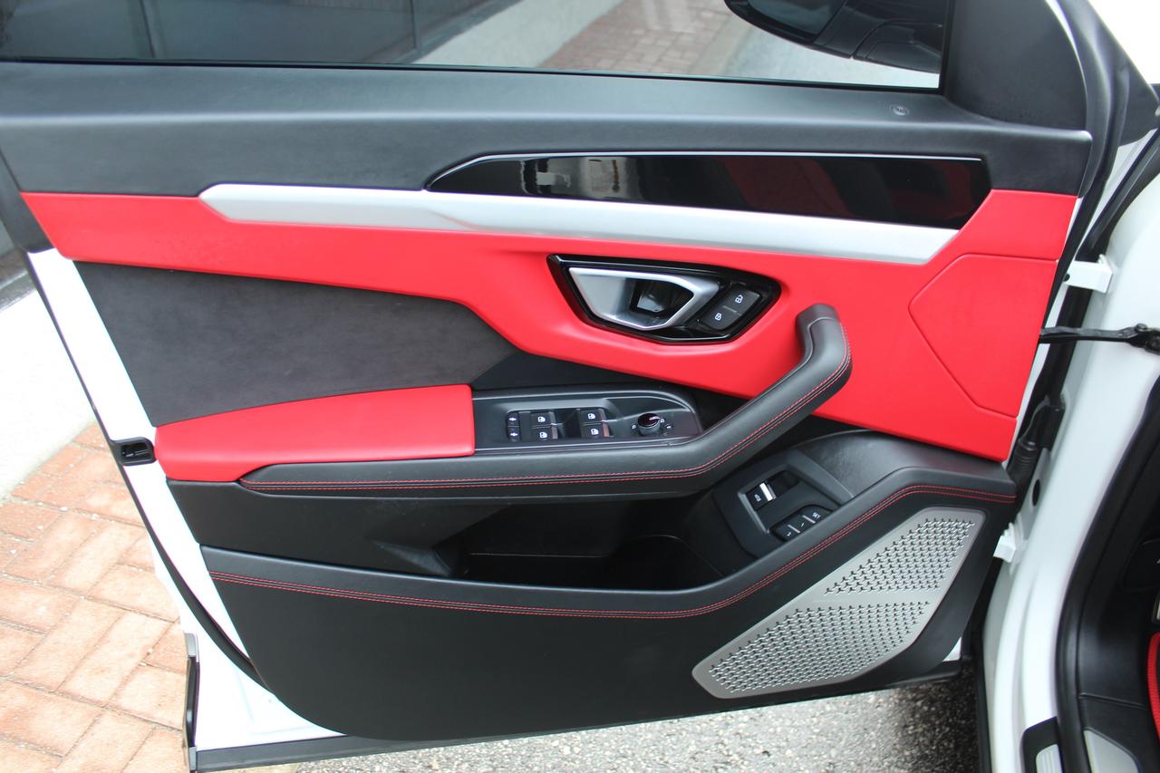 2020 Lamborghini Urus  Photo