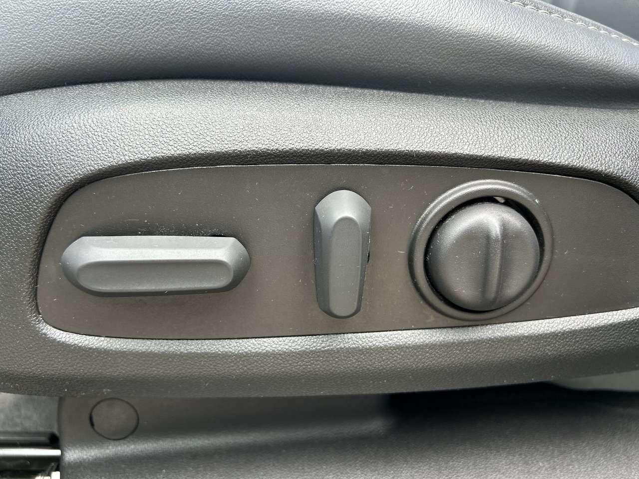 2023 Buick Enclave Essence 1-Owner   Dual-Sunroof   BOSE Audio   20 I Photo
