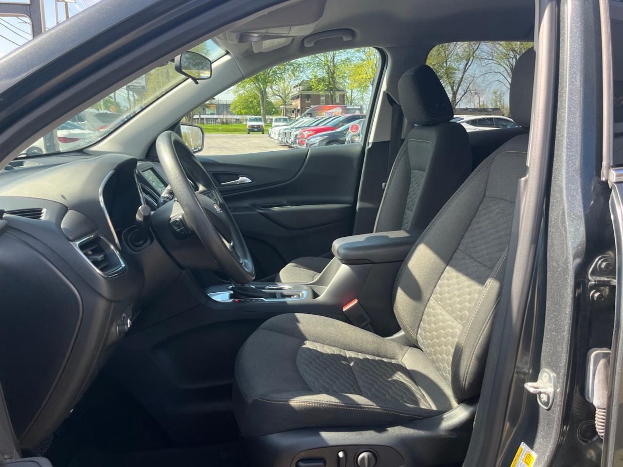 2020 Chevrolet Equinox LT CLEAN LOCAL TRADE Photo