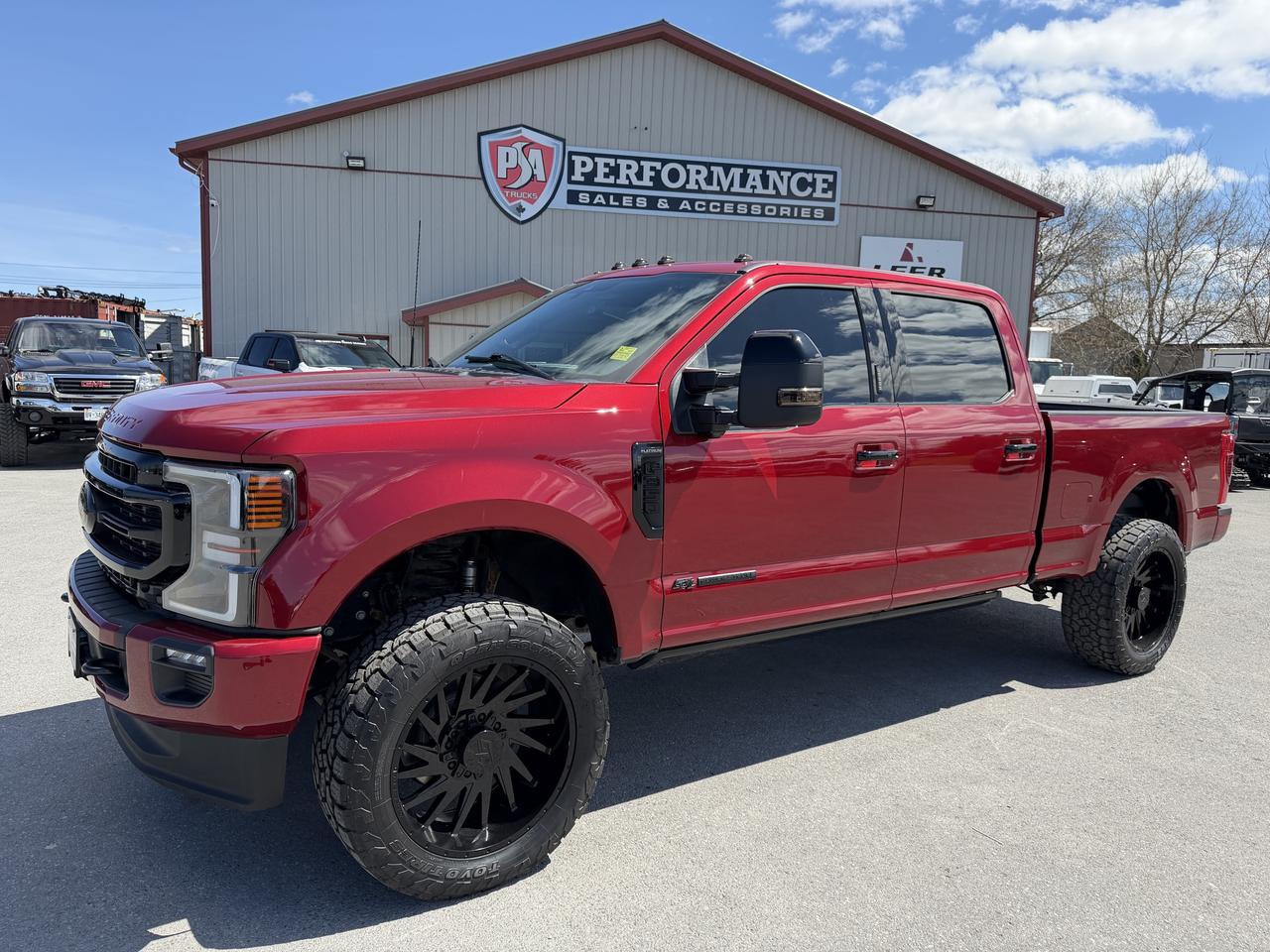 2022 Ford F-350 Platinum 4WD Crew Cab 6.75' Box Photo2