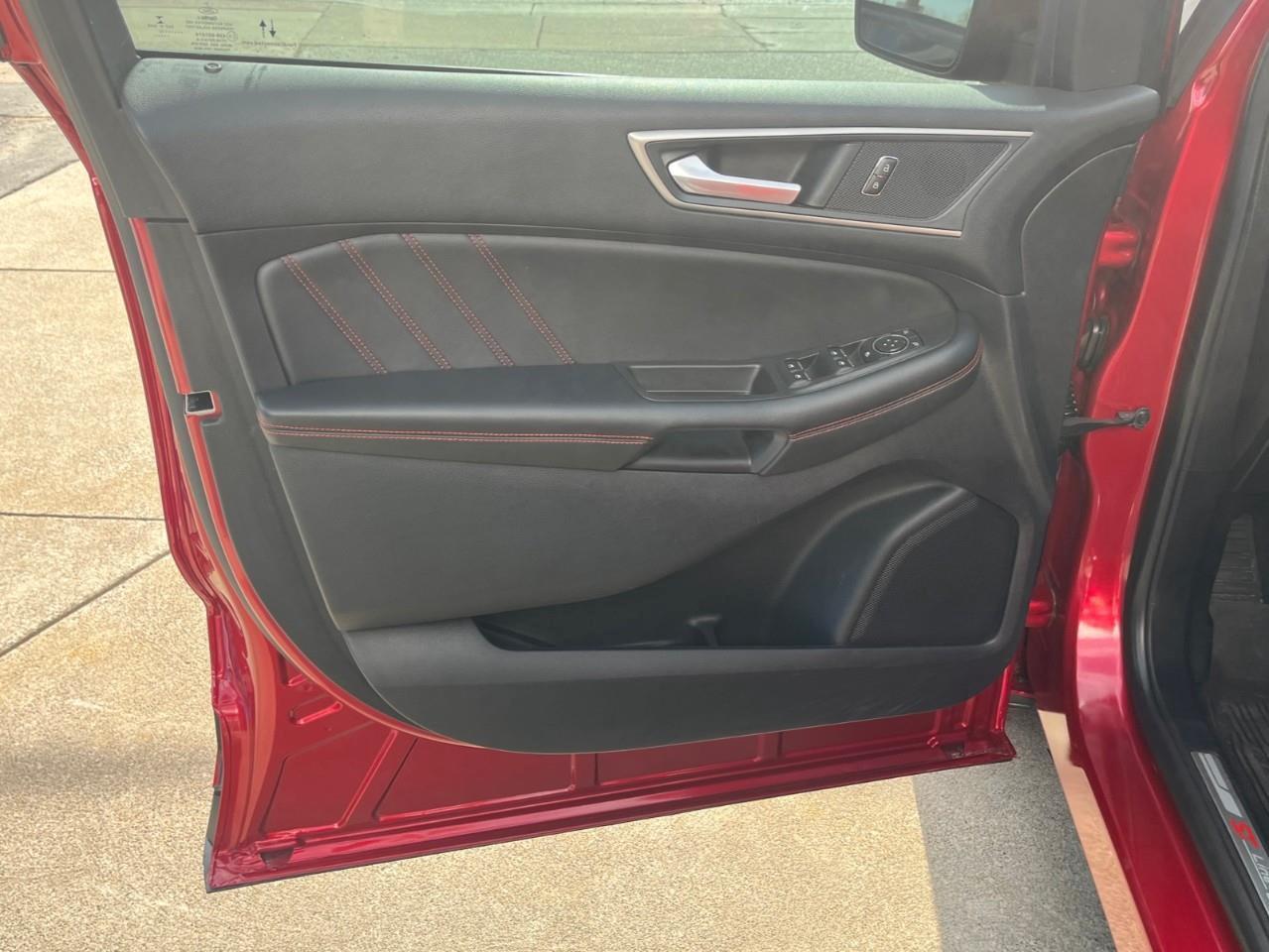 2022 Ford Edge ST Line Clean Local Trade Photo