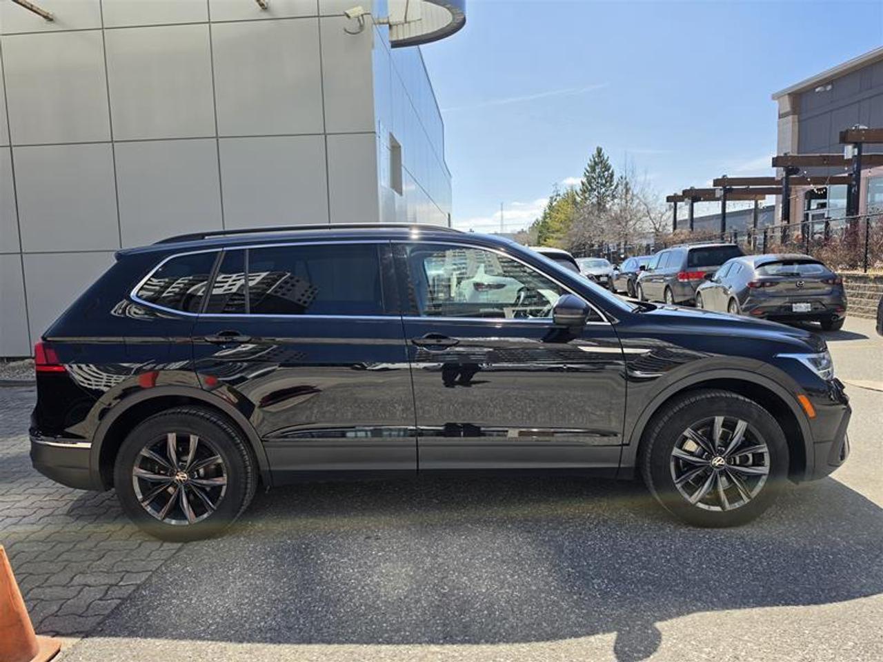 2022 Volkswagen Tiguan Comfortline 4MOTION Panoramic Roof Leather Photo