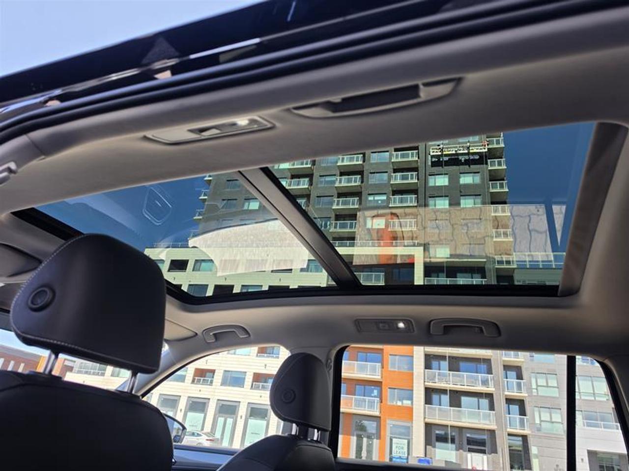 2022 Volkswagen Tiguan Comfortline 4MOTION Panoramic Roof Leather Photo