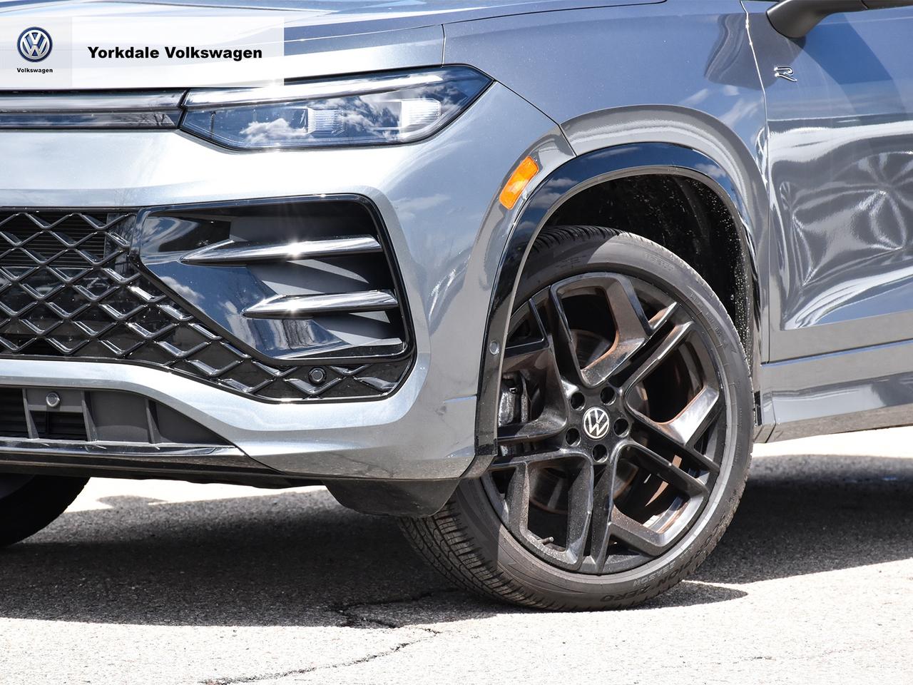 2025 Volkswagen Tiguan Comfortline R-Line Black Photo4