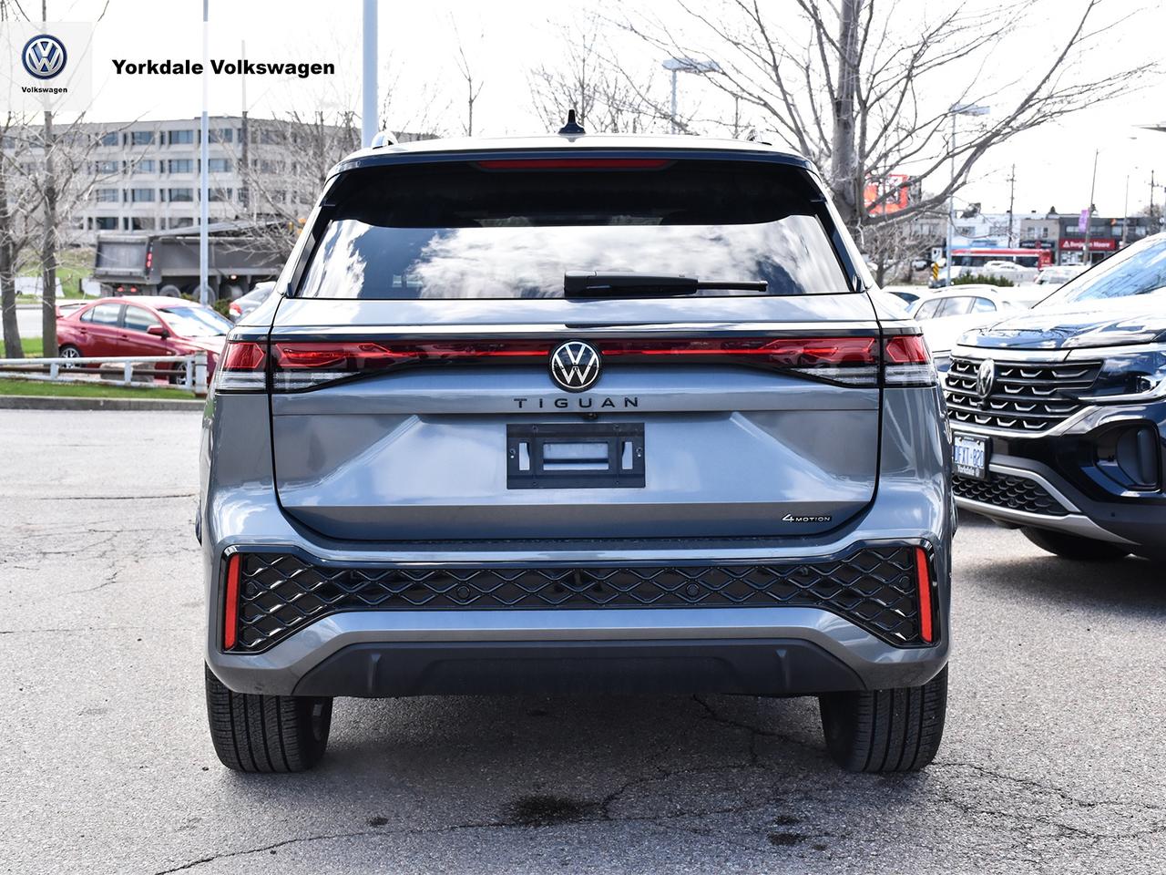 2025 Volkswagen Tiguan Comfortline R-Line Black Photo3