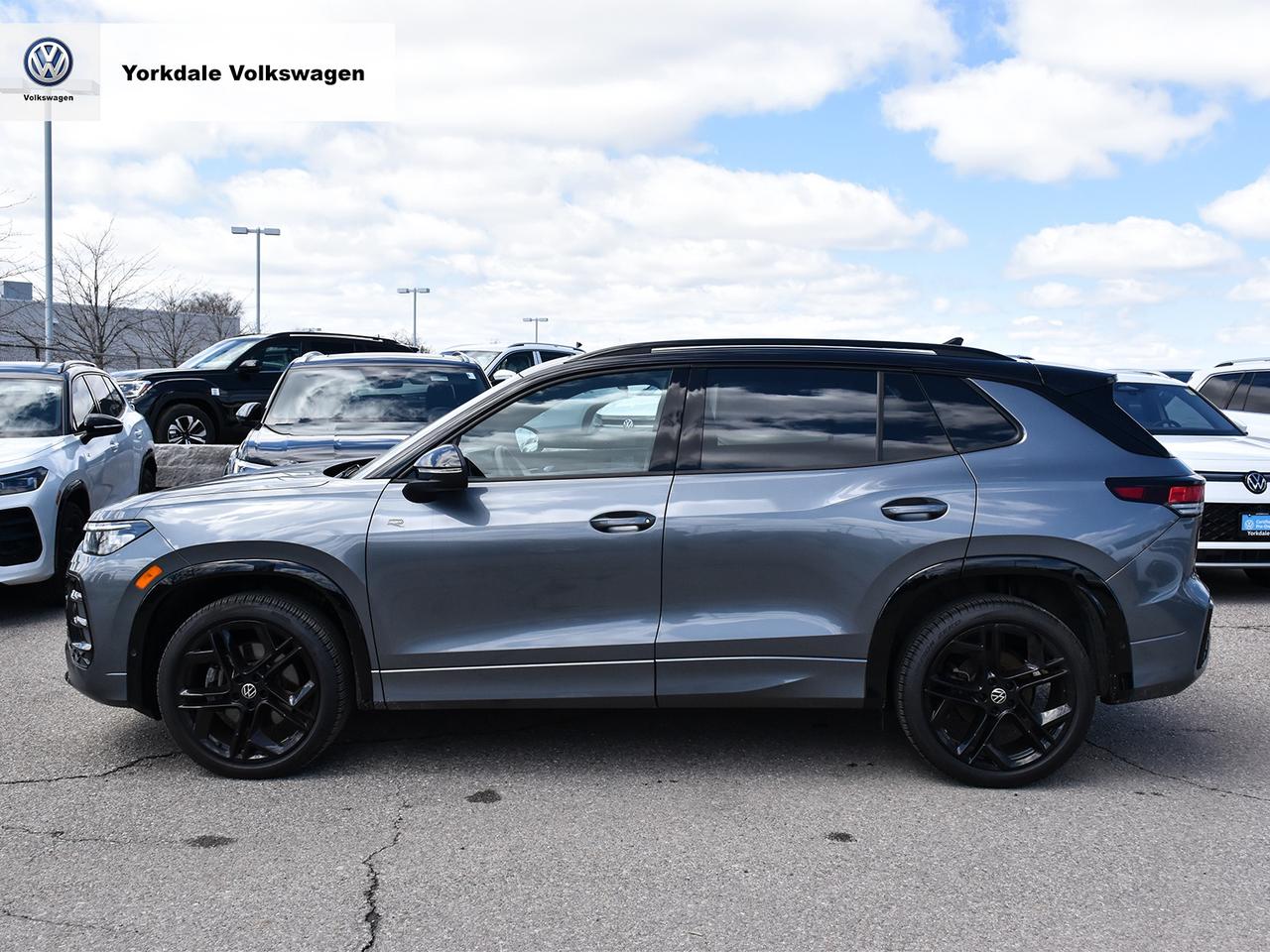 2025 Volkswagen Tiguan Comfortline R-Line Black Photo