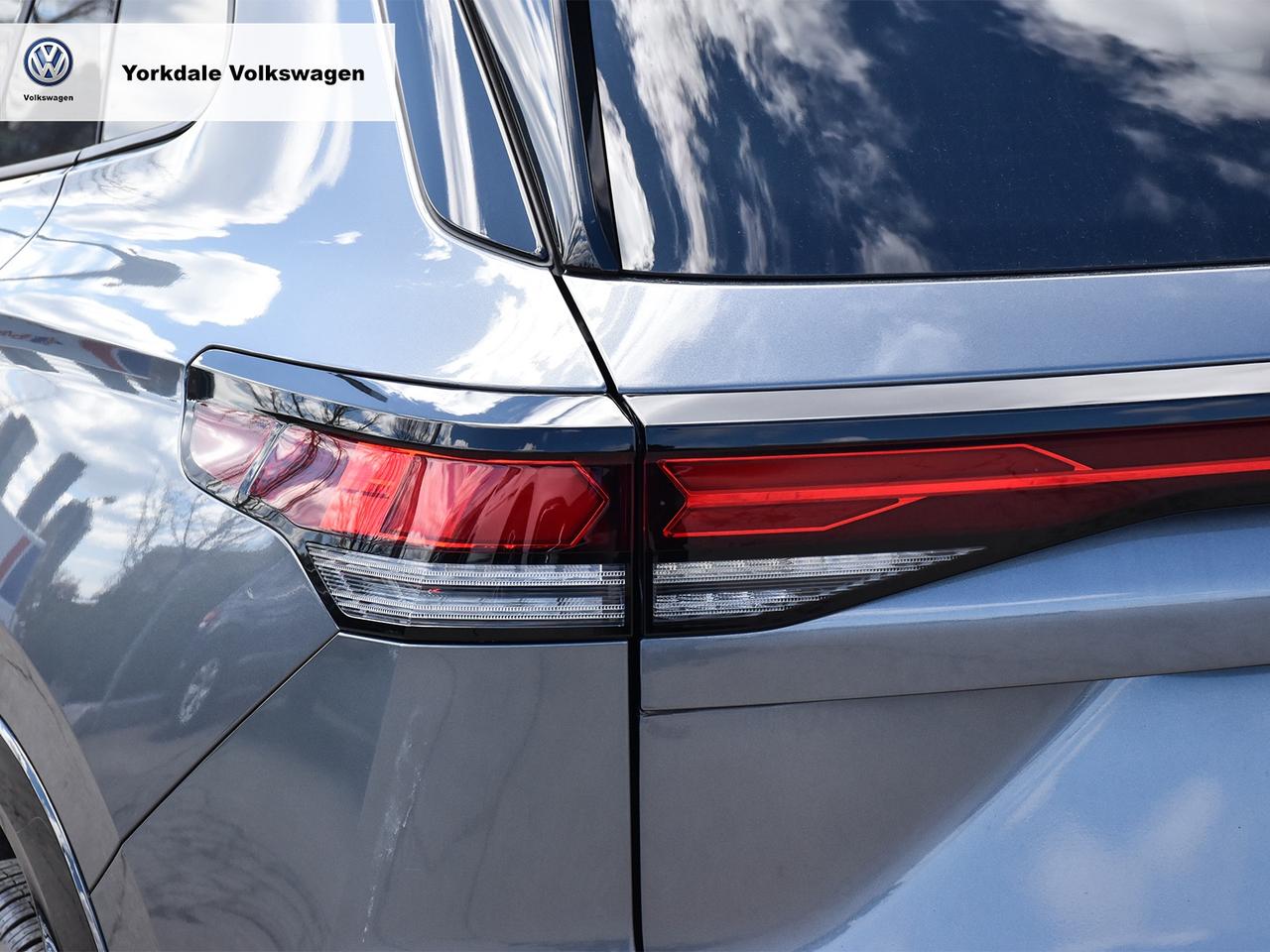 2025 Volkswagen Tiguan Comfortline R-Line Black Photo