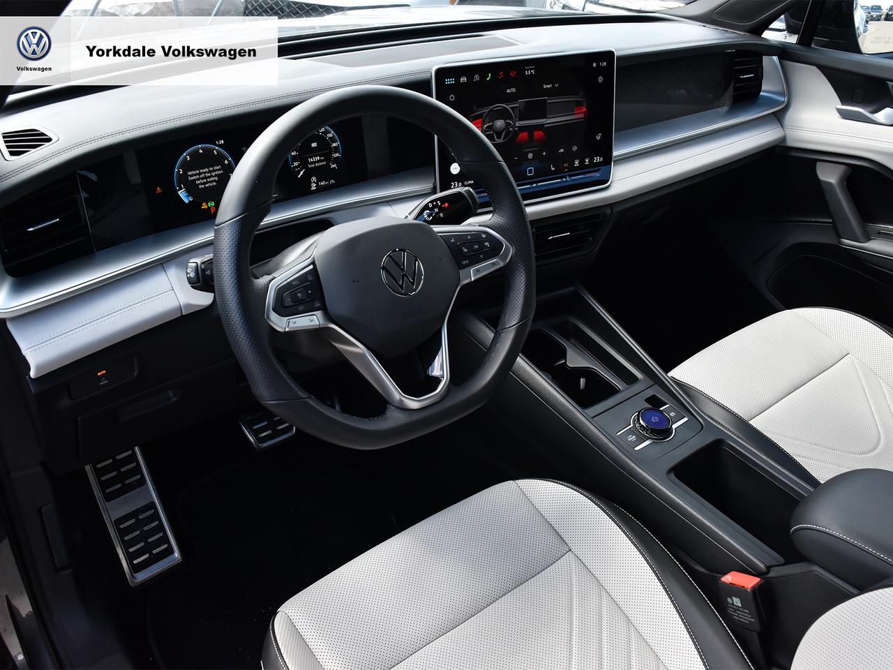 2025 Volkswagen Tiguan Comfortline R-Line Black Photo