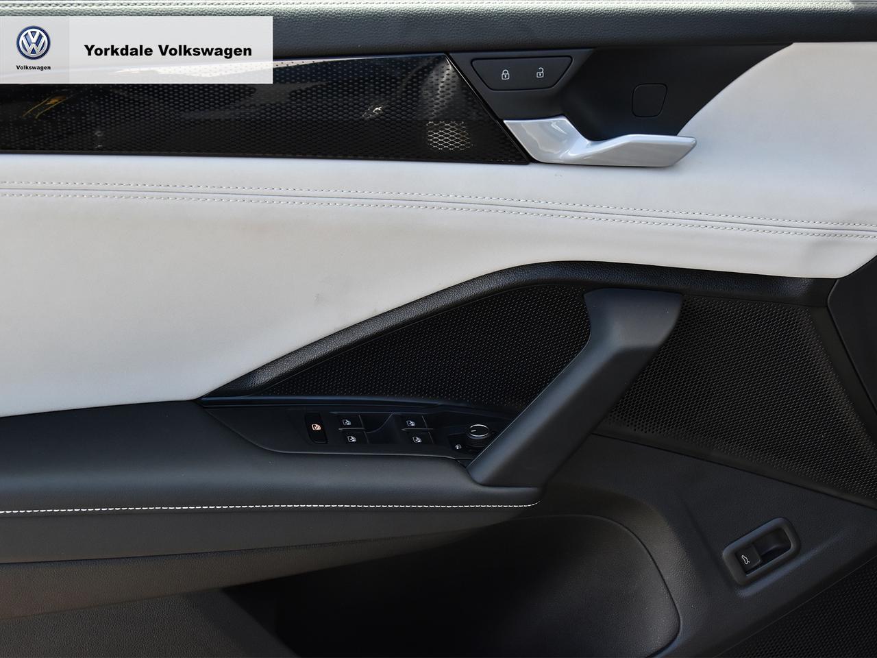 2025 Volkswagen Tiguan Comfortline R-Line Black Photo