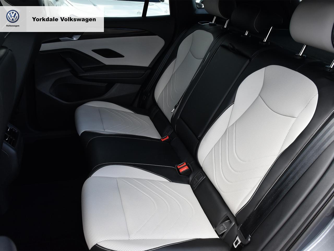 2025 Volkswagen Tiguan Comfortline R-Line Black Photo