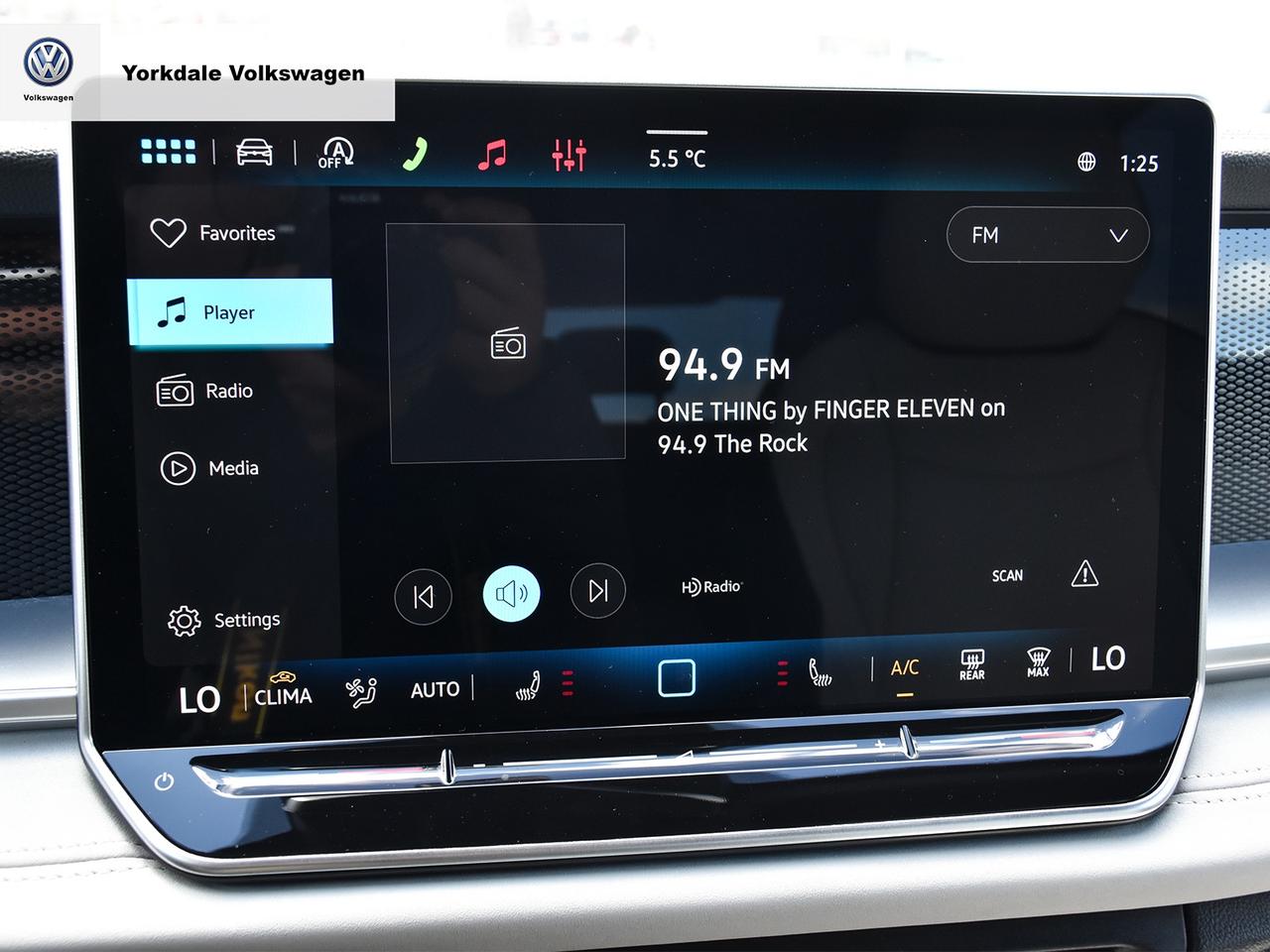 2025 Volkswagen Tiguan Comfortline R-Line Black Photo