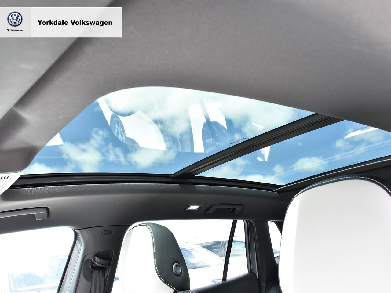 2025 Volkswagen Tiguan Comfortline R-Line Black Photo