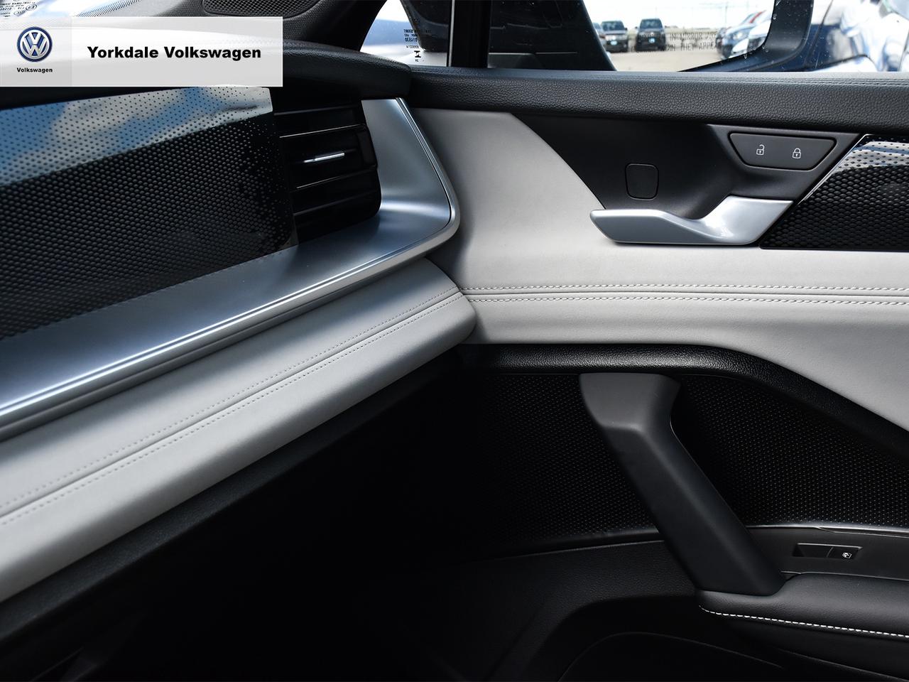 2025 Volkswagen Tiguan Comfortline R-Line Black Photo