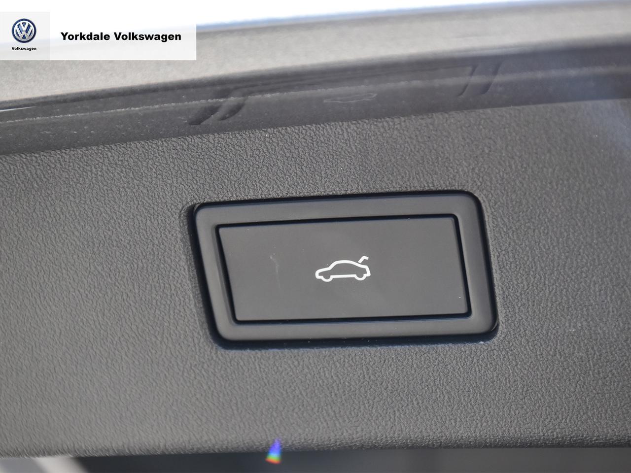 2025 Volkswagen Tiguan Comfortline R-Line Black Photo