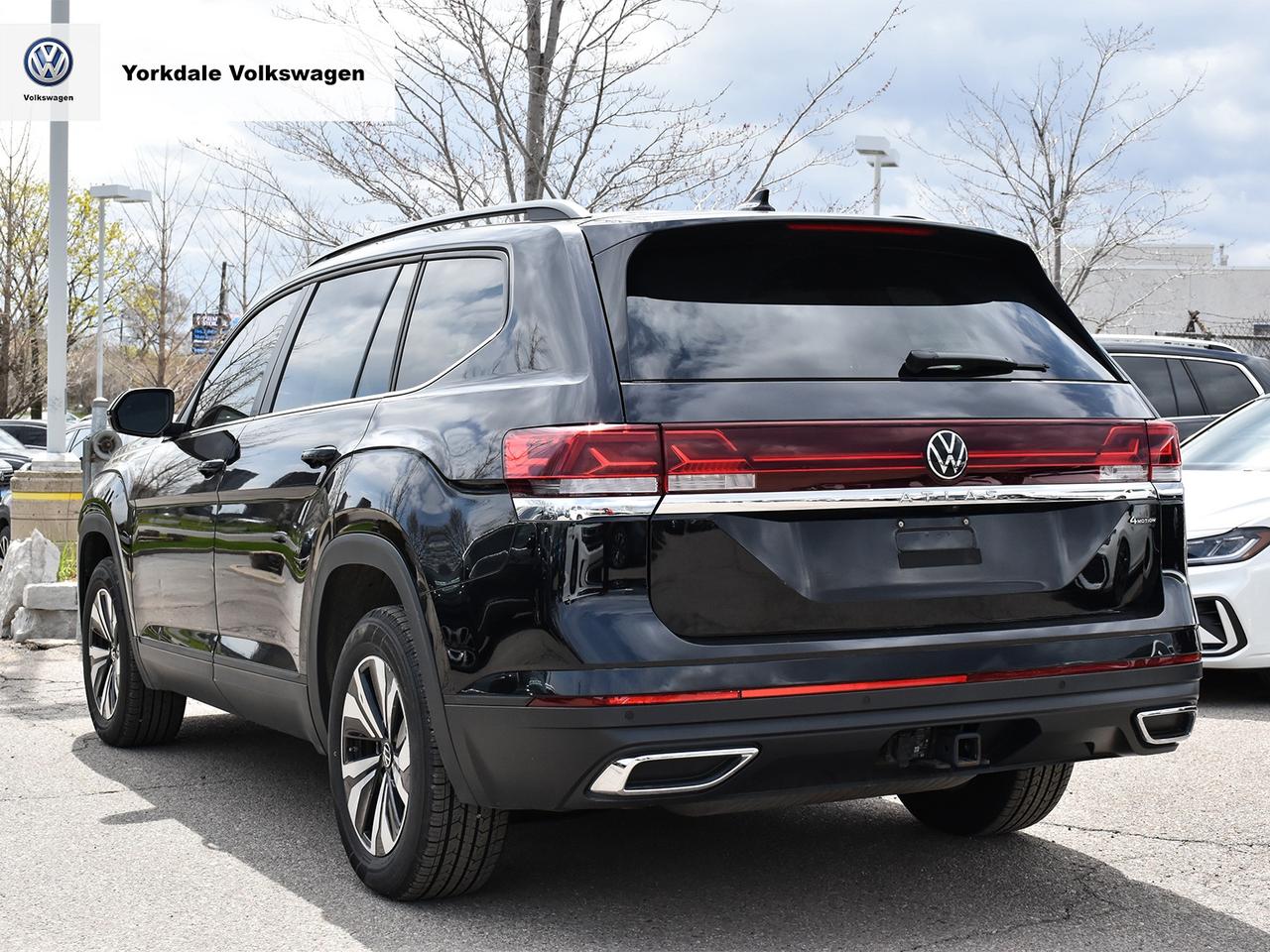 2024 Volkswagen Atlas  Photo3