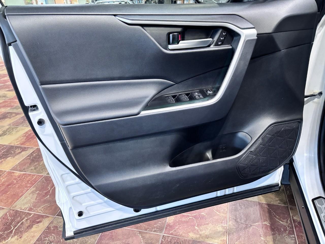 2025 Toyota RAV4 Hybrid XLE Photo