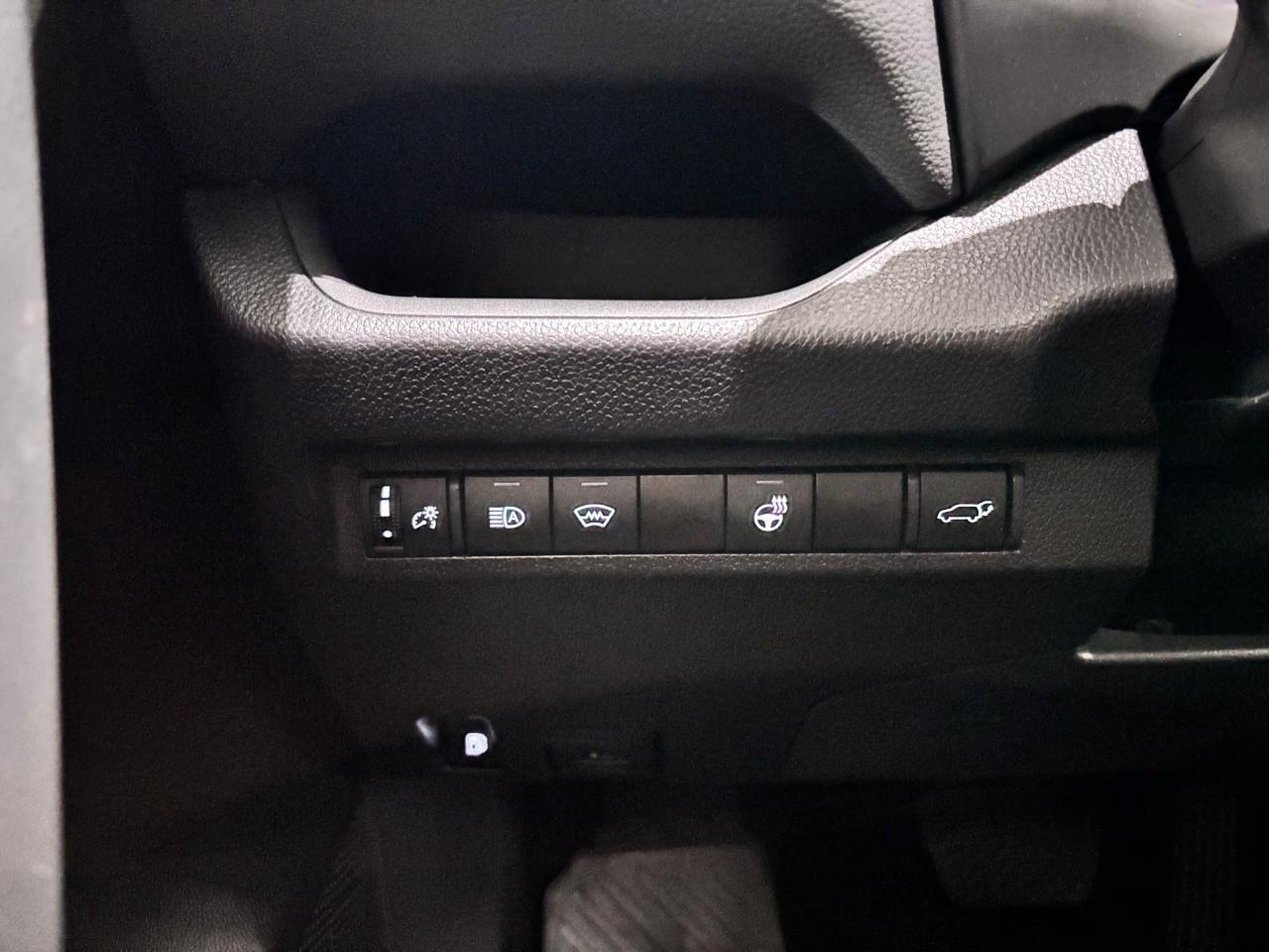 2025 Toyota RAV4 Hybrid XLE Photo