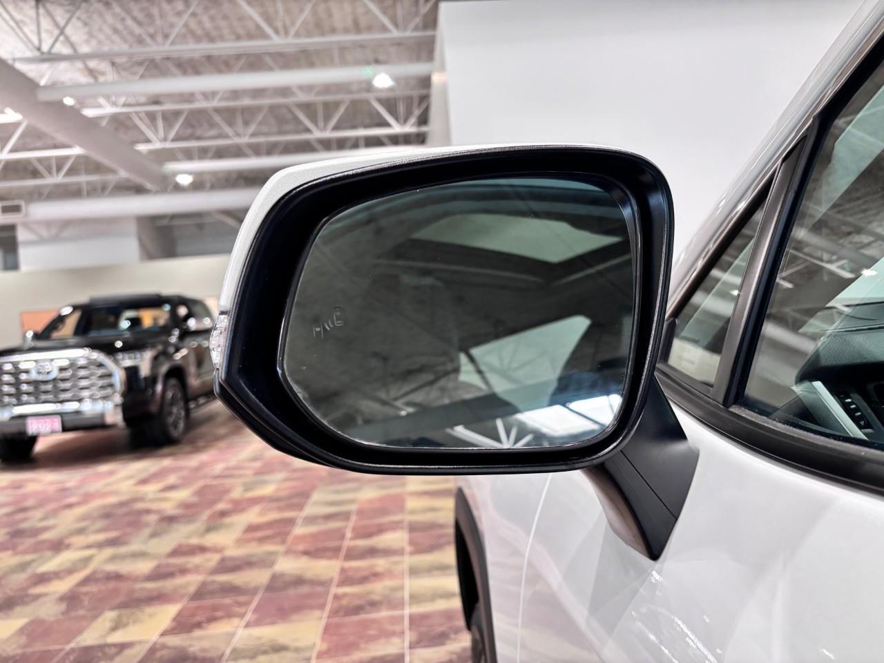 2025 Toyota RAV4 Hybrid XLE Photo