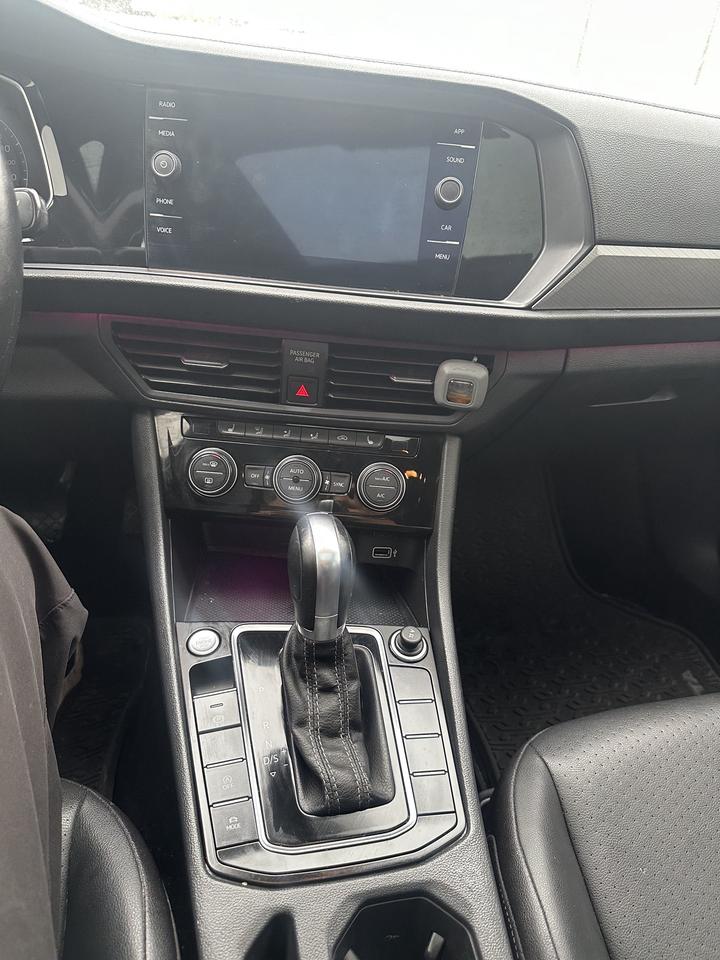 2019 Volkswagen Jetta HIGHLINE AUTO/LEATHER/ SUNROOF Photo