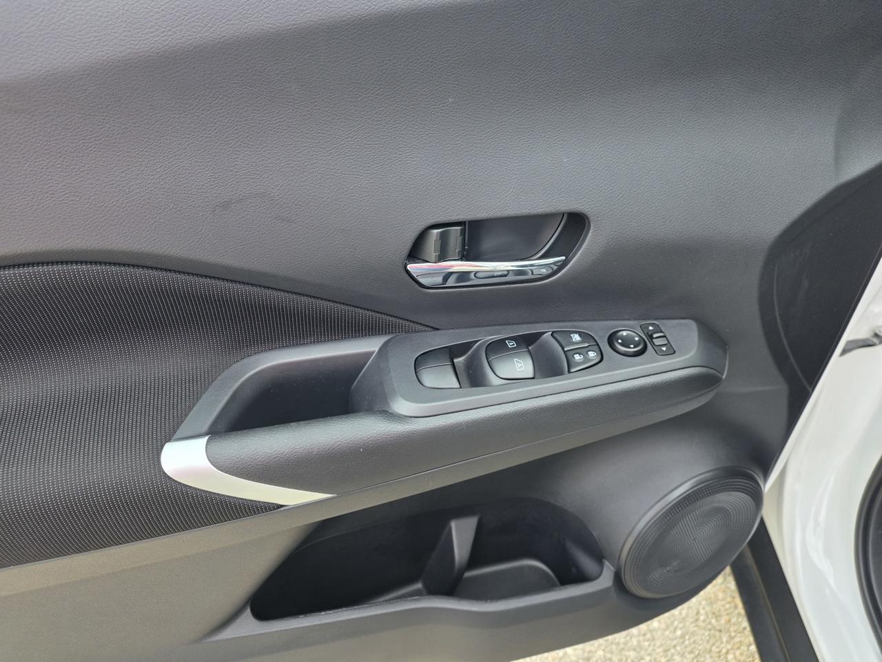 2024 Nissan Kicks SV Photo