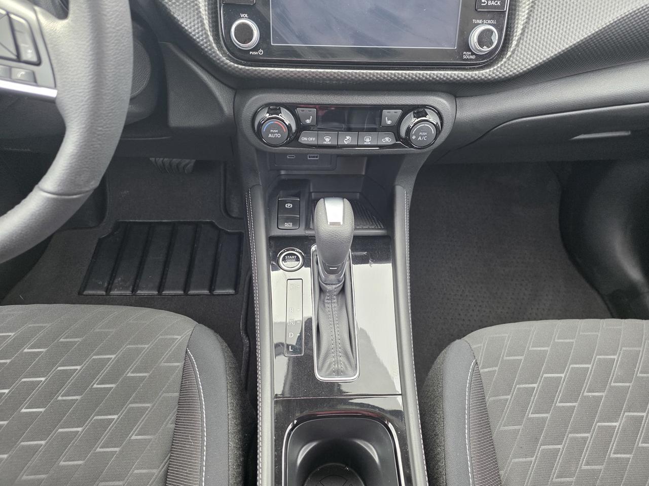 2024 Nissan Kicks SV Photo