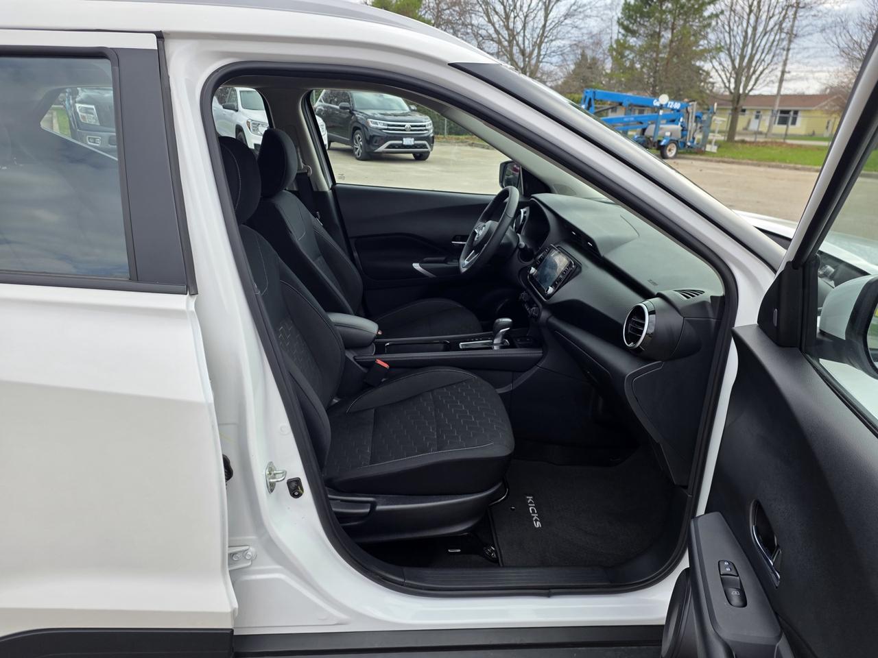 2024 Nissan Kicks SV Photo