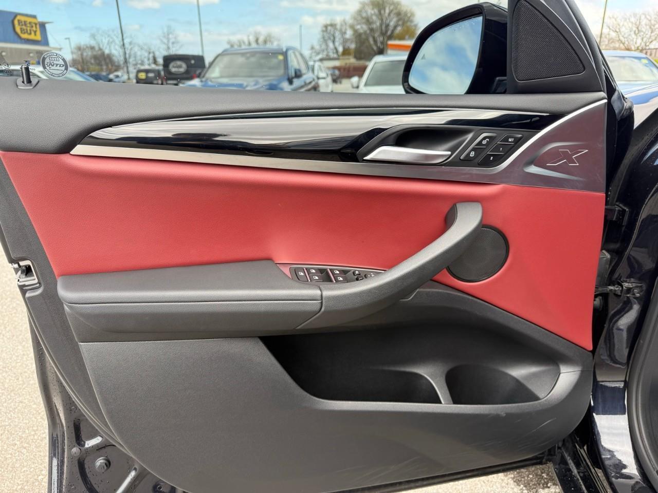 2022 BMW X4 xDrive30i Photo3