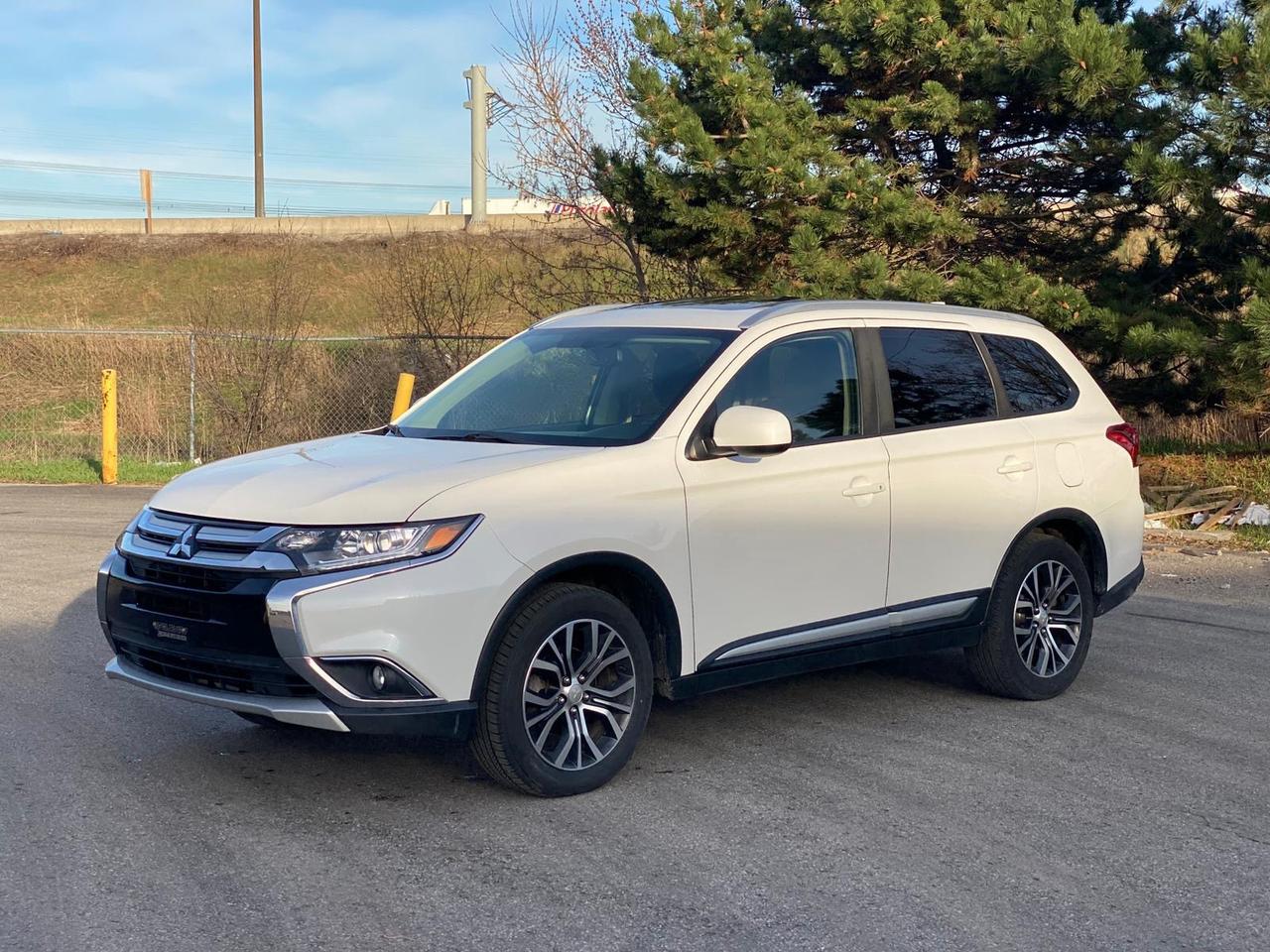 2018 Mitsubishi Outlander ES AWC SUNROOF | 7 Passengers Photo0