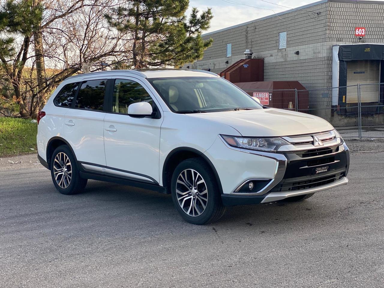 2018 Mitsubishi Outlander ES AWC SUNROOF | 7 Passengers Photo