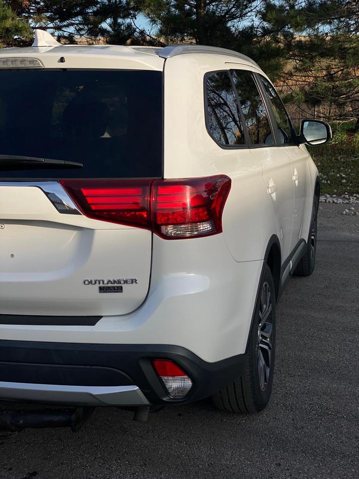 2018 Mitsubishi Outlander ES AWC SUNROOF | 7 Passengers Photo