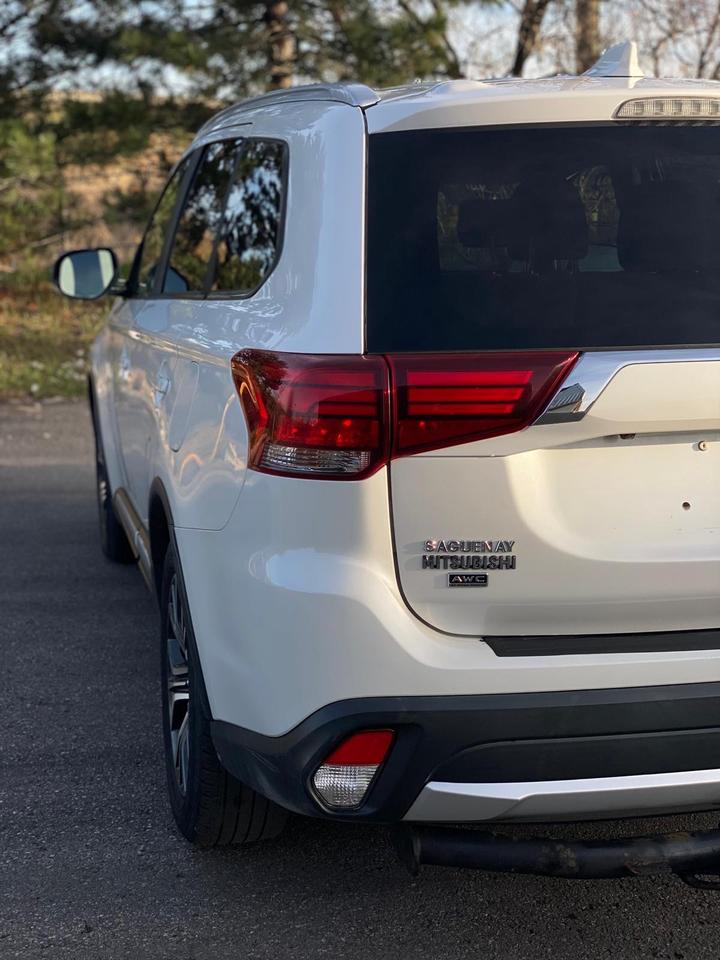 2018 Mitsubishi Outlander ES AWC SUNROOF | 7 Passengers Photo