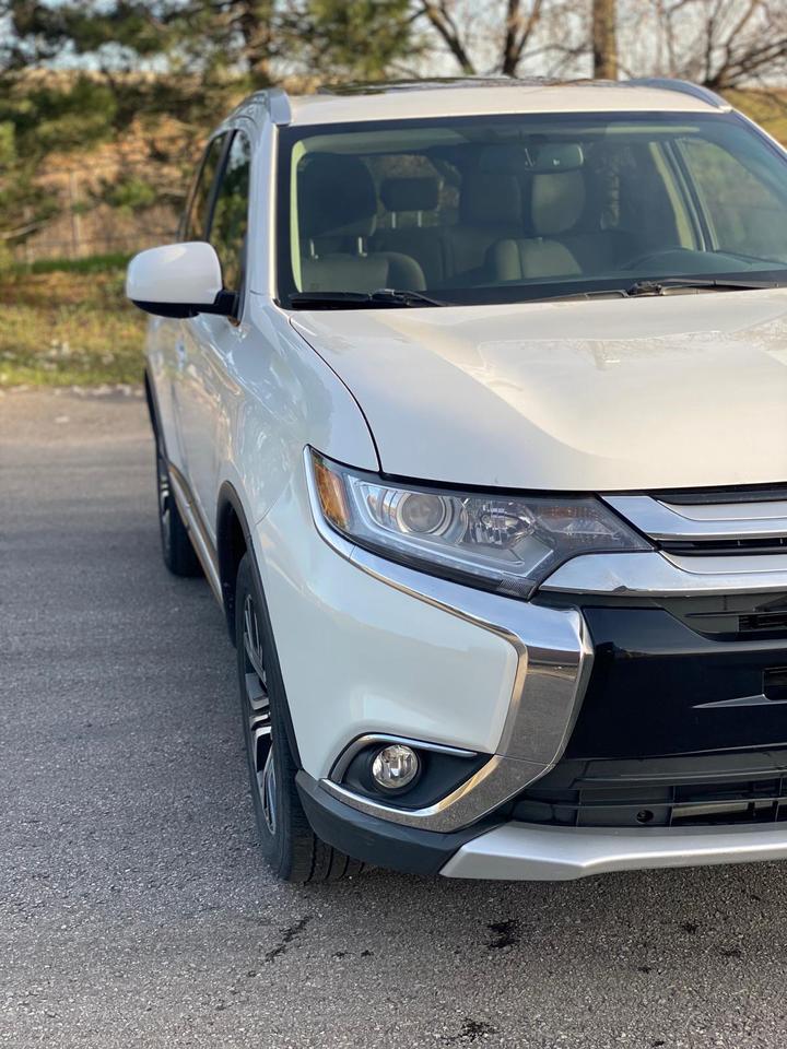 2018 Mitsubishi Outlander ES AWC SUNROOF | 7 Passengers Photo