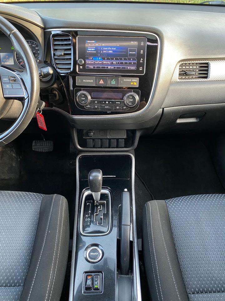 2018 Mitsubishi Outlander ES AWC SUNROOF | 7 Passengers Photo