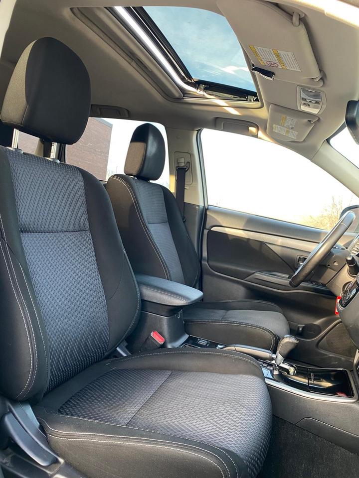 2018 Mitsubishi Outlander ES AWC SUNROOF | 7 Passengers Photo