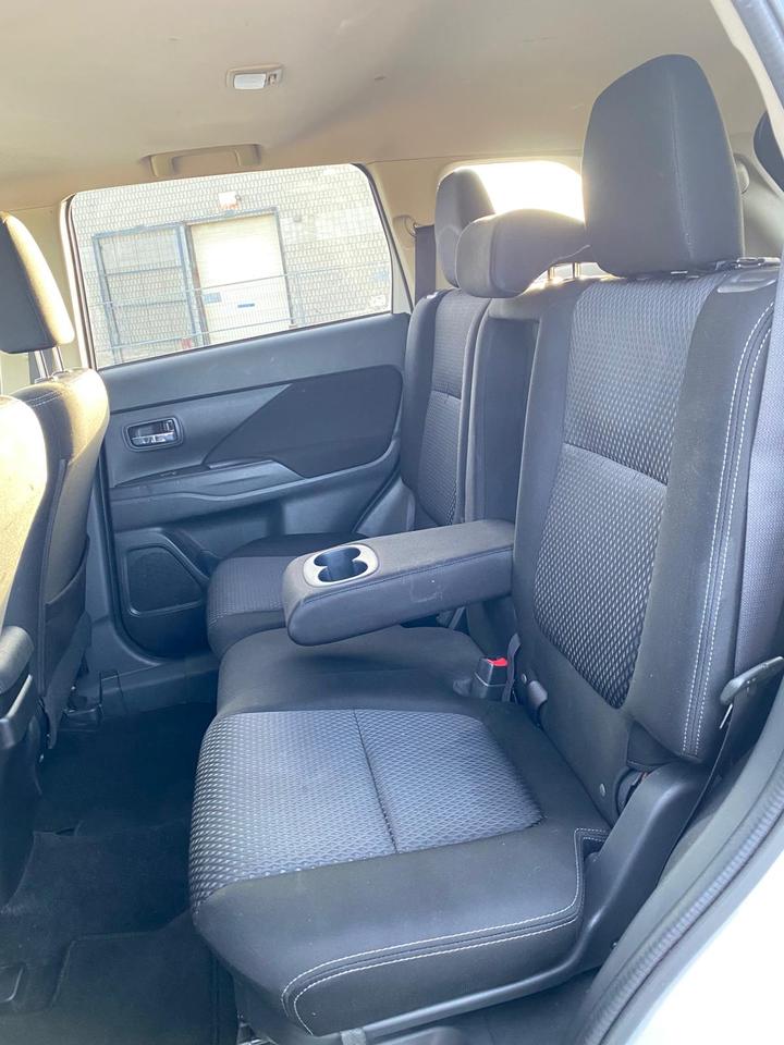 2018 Mitsubishi Outlander ES AWC SUNROOF | 7 Passengers Photo