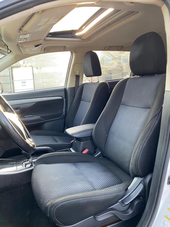 2018 Mitsubishi Outlander ES AWC SUNROOF | 7 Passengers Photo