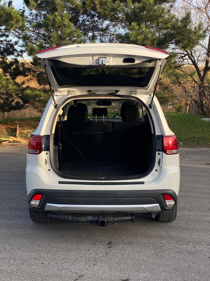2018 Mitsubishi Outlander ES AWC SUNROOF | 7 Passengers Photo