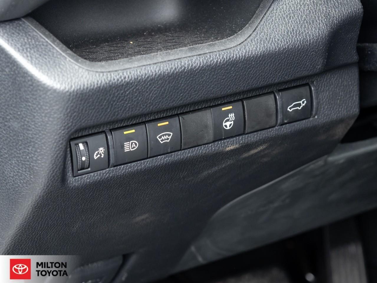 2023 Toyota RAV4 Hybrid SUNROOF BLIND SPOT POWER SEAT PUSH START ONE OWNER Photo