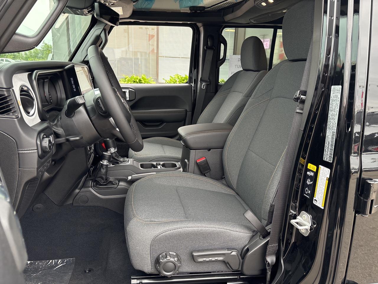 2025 Jeep Wrangler Sahara 4-Door 4x4 V6 *Demonstrator Photo