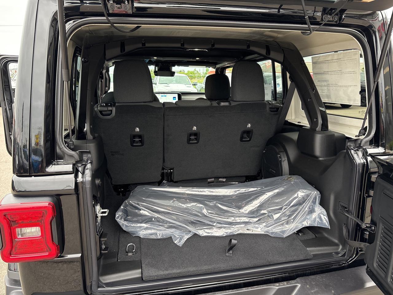 2025 Jeep Wrangler Sahara 4-Door 4x4 V6 *Demonstrator Photo