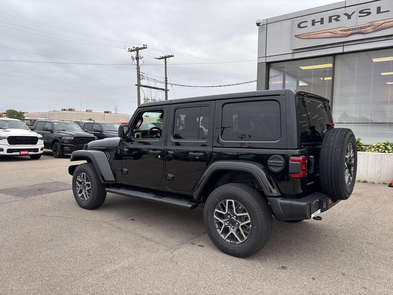 2025 Jeep Wrangler Sahara V6 *TECH & SAFETY PACK *SIDE STEPS *HARDTOP Photo