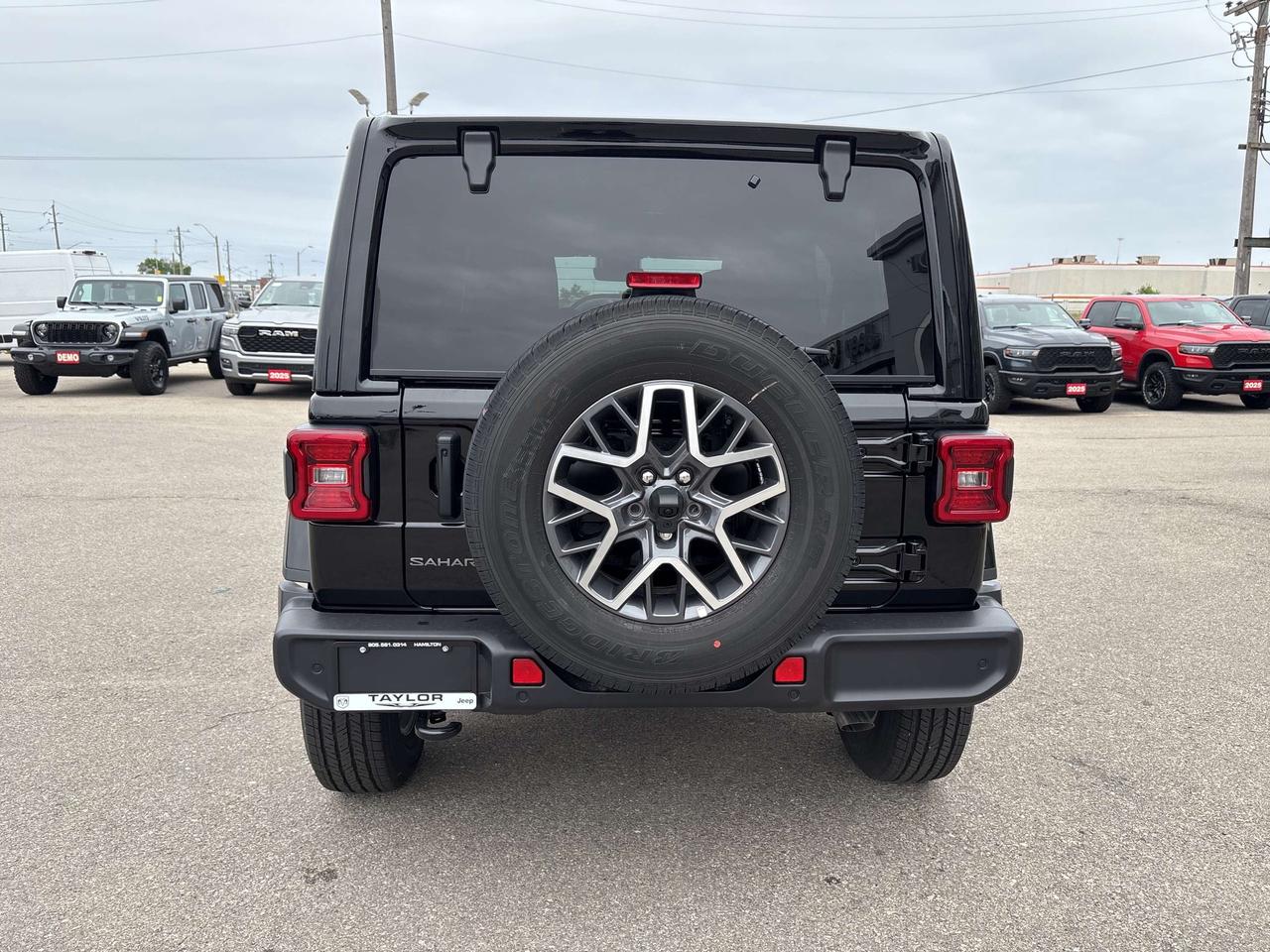 2025 Jeep Wrangler Sahara V6 *TECH & SAFETY PACK *SIDE STEPS *HARDTOP Photo