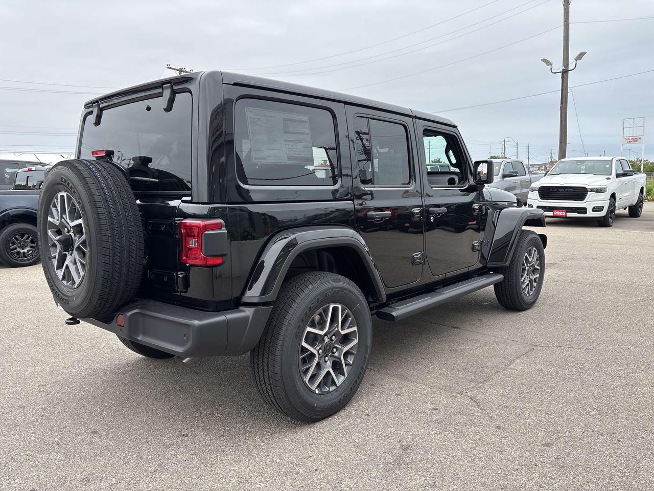 2025 Jeep Wrangler Sahara V6 *TECH & SAFETY PACK *SIDE STEPS *HARDTOP Photo