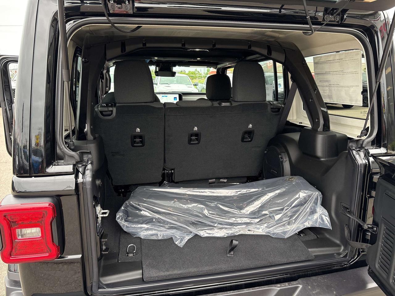 2025 Jeep Wrangler Sahara V6 *TECH & SAFETY PACK *SIDE STEPS *HARDTOP Photo