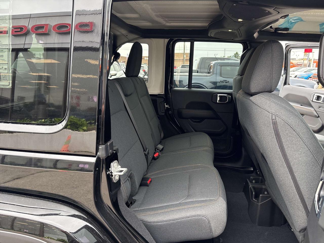2025 Jeep Wrangler Sahara V6 *TECH & SAFETY PACK *SIDE STEPS *HARDTOP Photo