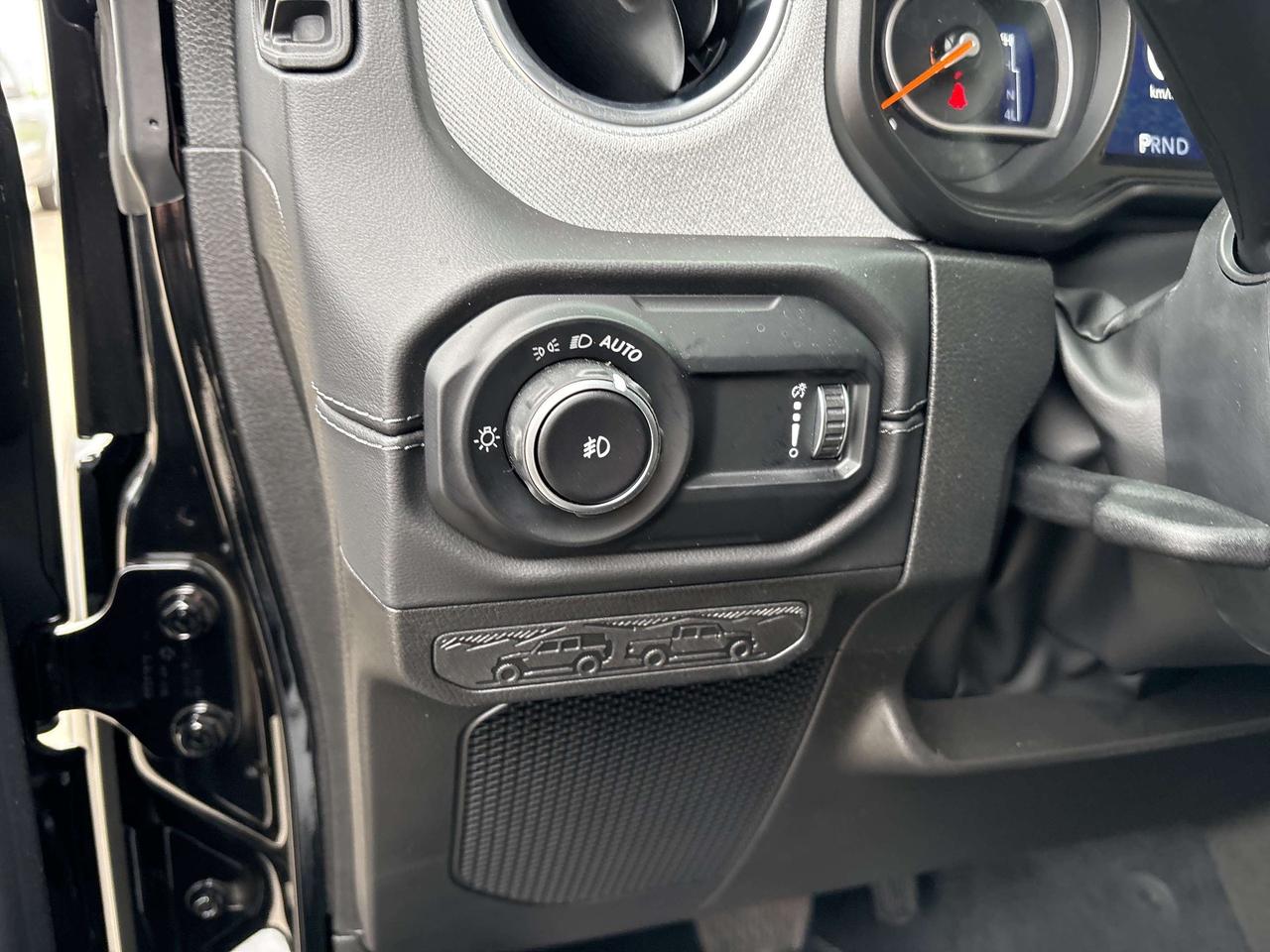 2025 Jeep Wrangler Sahara V6 *TECH & SAFETY PACK *SIDE STEPS *HARDTOP Photo